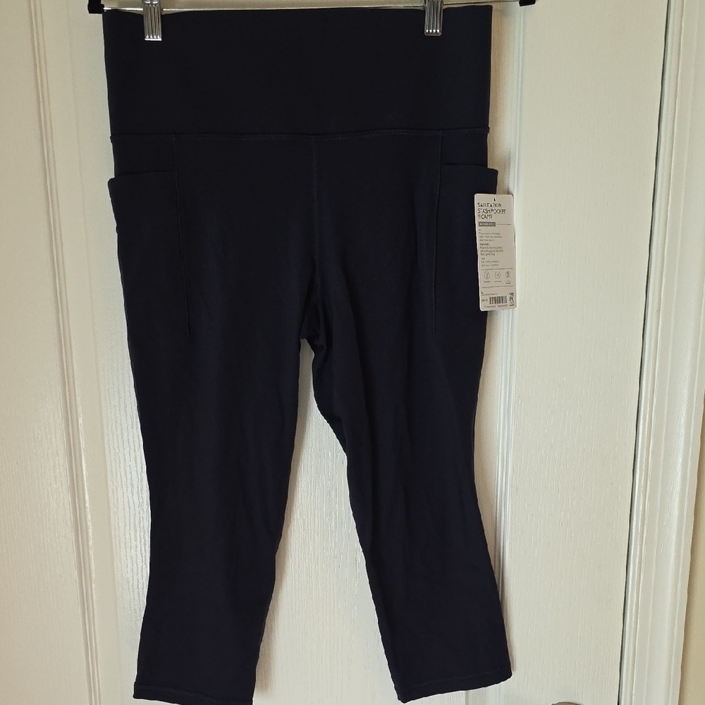 Athleta Navy Salutation Stash Pocket II Capri Leggings
